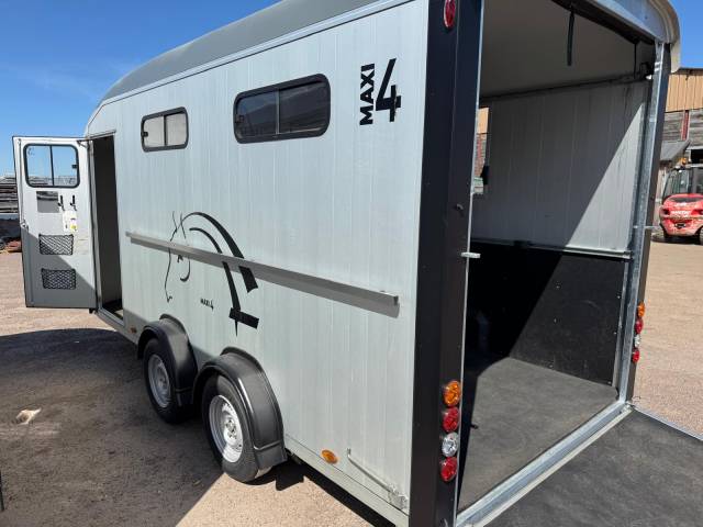 Van caballos Cheval Libert&eacute; MAXI 4  4 Caballos 2024 De segunda mano