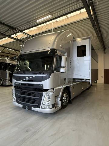Cami&oacute;n para caballos Volvo MTM 2015 De segunda mano