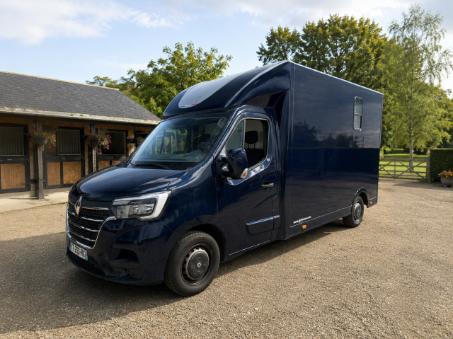 Furgoneta para caballos Les Vans ACR Renault Master 2021 De segunda mano