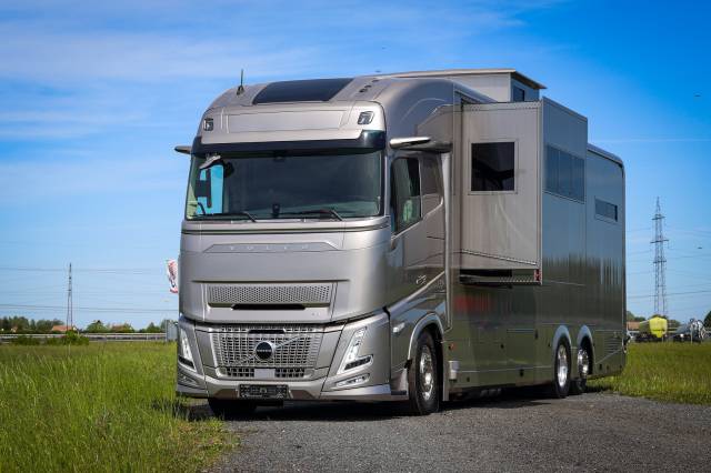 Cami&oacute;n para caballos Volvo Volvo FH500 Aero interhorse 2026 Nuevo