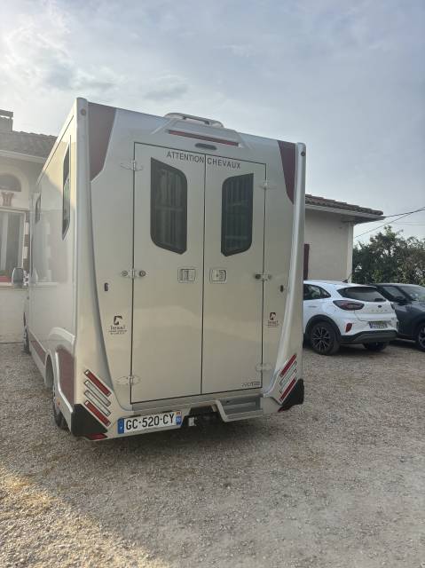 Furgoneta para caballos Theault Renault nv Master Pl cab. Grd Confort L3H1 Energy  2021 De segunda mano