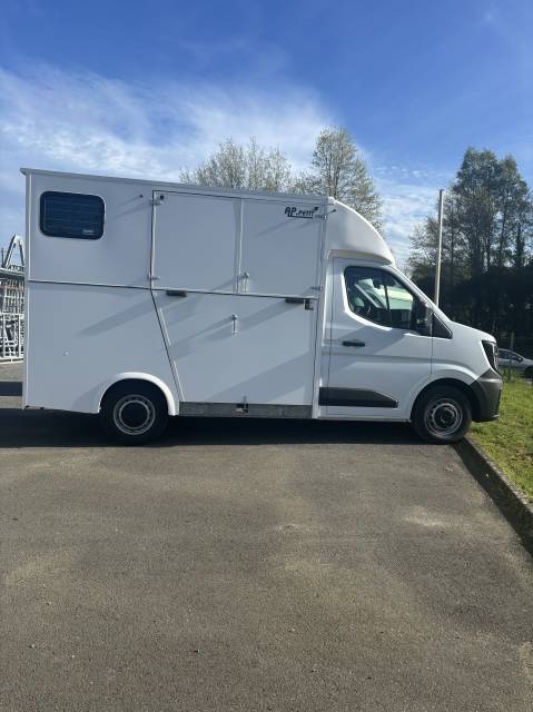 Furgoneta para caballos AP Petit Interstar L2  2026 Nuevo