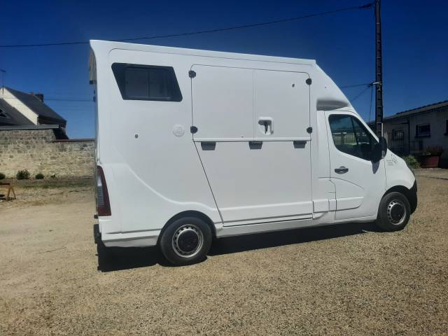 Furgoneta para caballos Renault Master 2015 De segunda mano