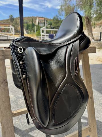 Montura Aviar Rook 2.0 17&rdquo; casi nueva