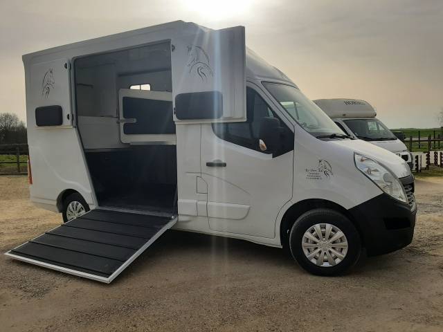 Furgoneta para caballos Renault Master 2018 De segunda mano