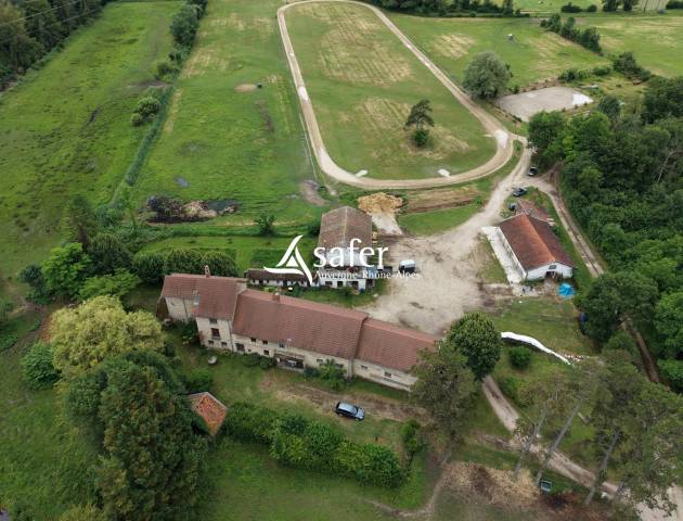 Propiedad ecuestre En venta Is&egrave;re