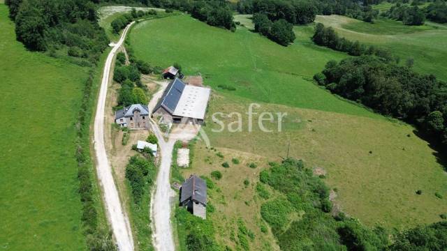 Explotaci&oacute;n agr&iacute;cola En venta Corr&egrave;ze