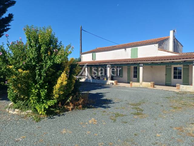 Explotaci&oacute;n agr&iacute;cola En venta Charente Mar&iacute;timo