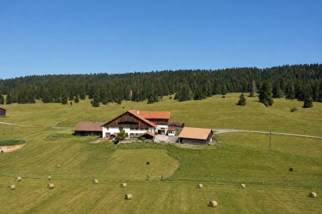 Granja ecuestre En venta Neuch&acirc;tel