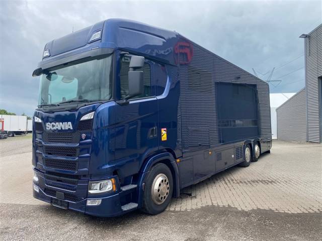 Cami&oacute;n para caballos Scania STX 2023 De segunda mano