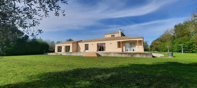 Bonita residencia ecuestre En venta Charente Mar&iacute;timo