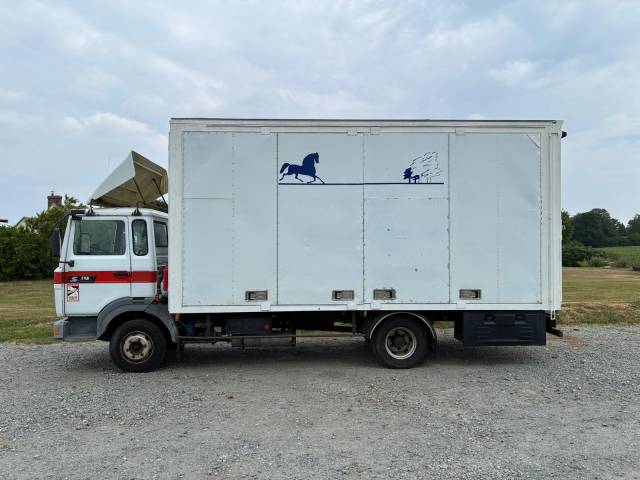 Cami&oacute;n para caballos Renault RENAULT 1998 De segunda mano