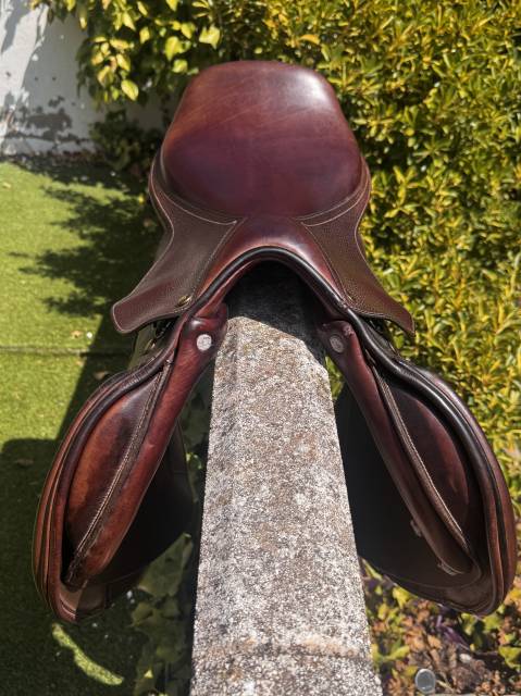 Montura salto 16,5&rsquo; premier equine cuero 