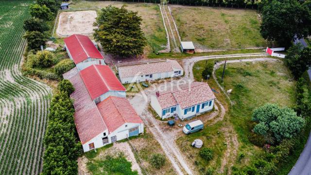 Propiedad ecuestre En venta Vend&eacute;e