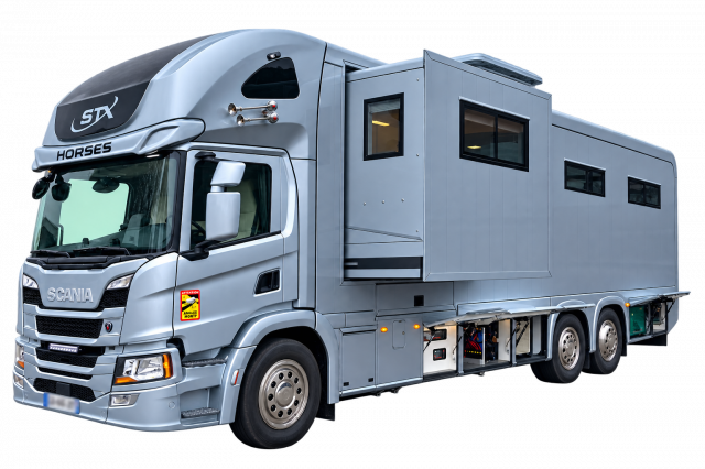 Cami&oacute;n para caballos STX scania p410 2021 De segunda mano