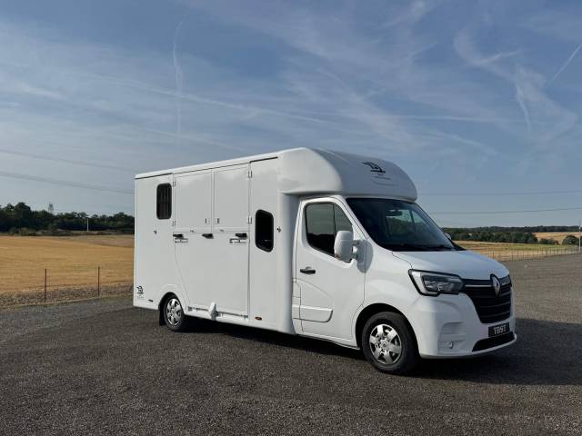 Furgoneta para caballos TBST RENAULT MASTER 2023 De segunda mano
