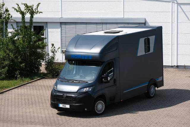 Furgoneta para caballos Peugeot PEUGEOT BOXER 165 MSG STALLION LIGHT NOUVEAU MODEL 2026 Nuevo