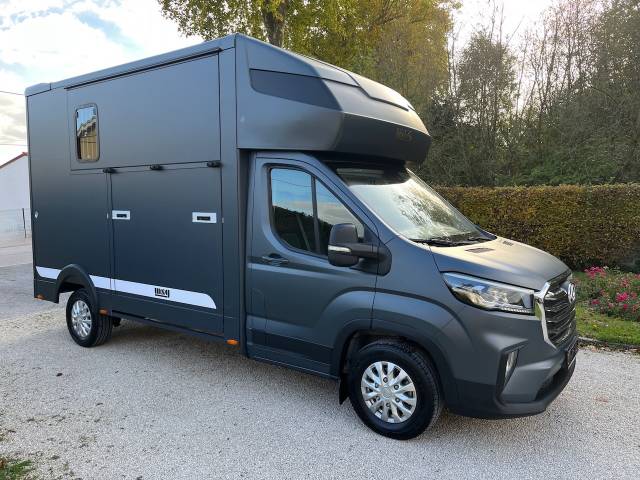 Furgoneta para caballos Otra marca MAXUS DELIVER 9 LUXURY MSG STALLION LIGHT 2025 De segunda mano
