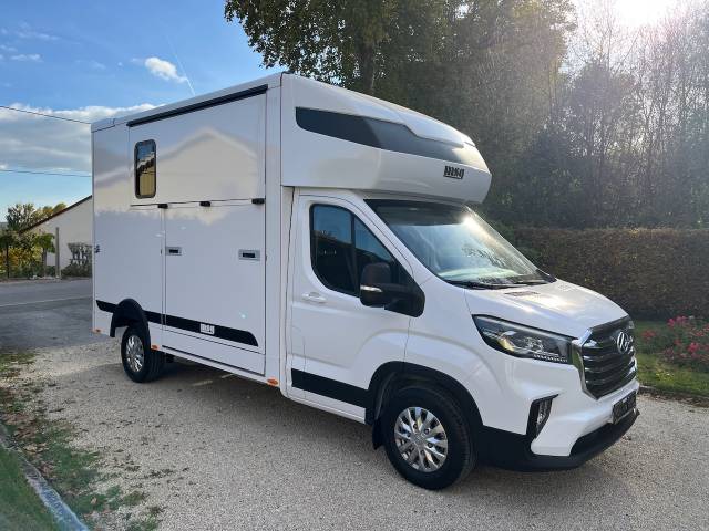 Furgoneta para caballos Otra marca MAXUS DELIVER 9 LUXURY MSG STALLION LIGHT 2025 De segunda mano