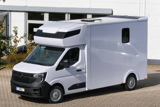 Furgoneta para caballos Renault RENAULT MASTER 170 MSG STALLION LIGHT AUTOMATIQUE 2026 Nuevo