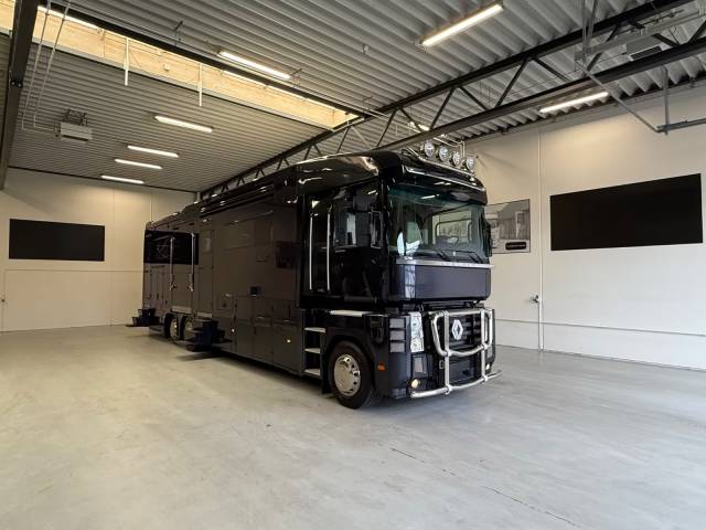 Cami&oacute;n para caballos Renault RENAULT MAGNUM 480 STX 5 HORSES POP OUT 2011 De segunda mano