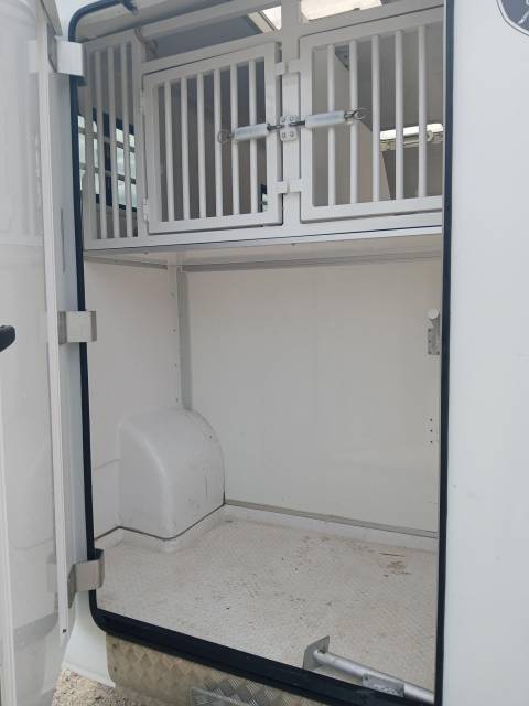 Furgoneta para caballos Barbot Renault master 2021 De segunda mano