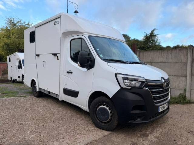 Furgoneta para caballos AP Petit Renault Master 2021 De segunda mano