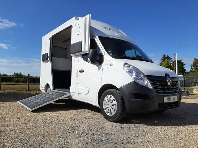 Furgoneta para caballos Renault Master 2017 De segunda mano