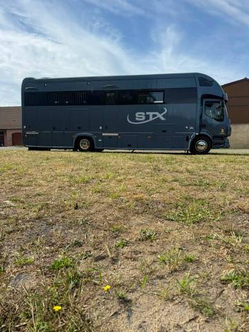 Cami&oacute;n para caballos STX volvo fl 2016 Nuevo