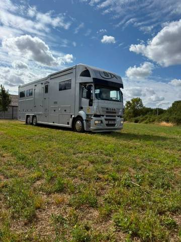 Cami&oacute;n para caballos STX iveco stalis 2011 De segunda mano