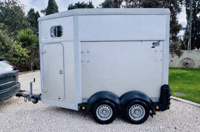 Van caballos Ifor Williams HB403 1,5 Caballos 2015 De segunda mano