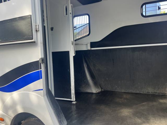 Furgoneta para caballos Renault Mtm 2021 De segunda mano