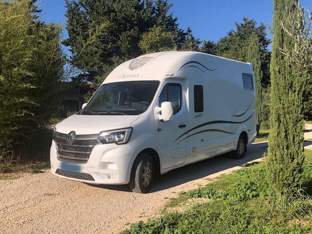 Furgoneta para caballos Renault barbot XL 2020 De segunda mano