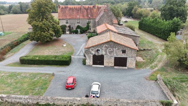 Propiedad ecuestre En venta Vend&eacute;e
