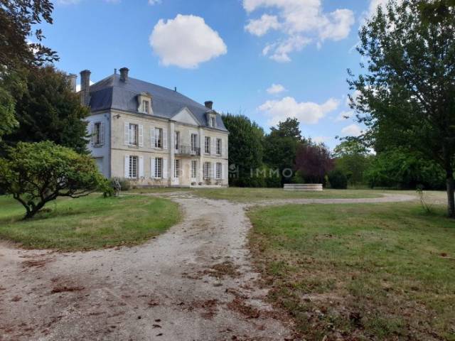 Bonita residencia ecuestre En venta Charente Marítimo