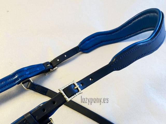 Cabezada serreta francesa de estilo barroco Lazypony