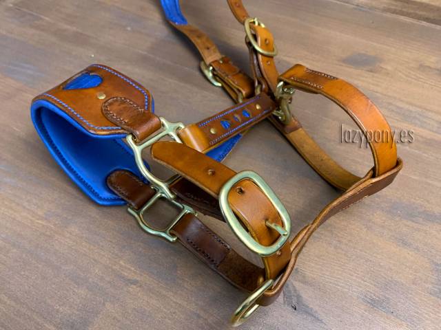 Cabezada de cuero anatómico Corazón Lazypony 