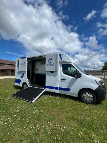 Furgoneta para caballos Theault Proteo Switch 2024 De segunda mano
