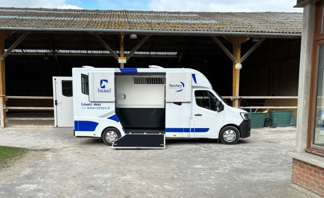 Furgoneta para caballos Theault Proteo Switch 2024 De segunda mano