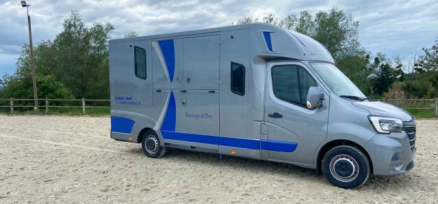 Furgoneta para caballos Theault Proteo Fit 2024 De segunda mano