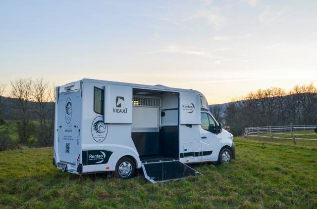 Furgoneta para caballos Theault Proteo 5 Switch 2022 Nuevo