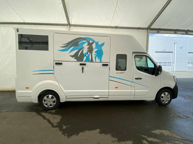 Furgoneta para caballos Renault Master 2021 De segunda mano