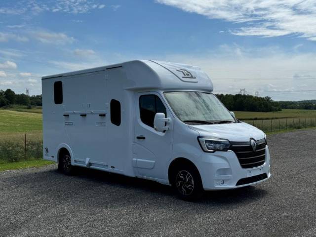 Furgoneta para caballos TBST RENAULT MASTER 2024 Nuevo