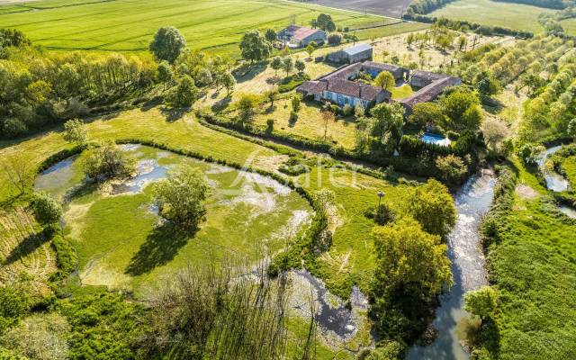 Explotación agrícola En venta Charente Marítimo