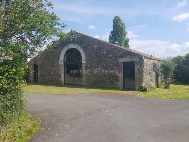 Propiedad ecuestre En venta Vend&eacute;e
