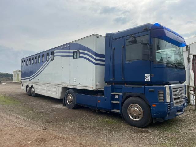 Camión para caballos Renault RENAULT 0 De segunda mano