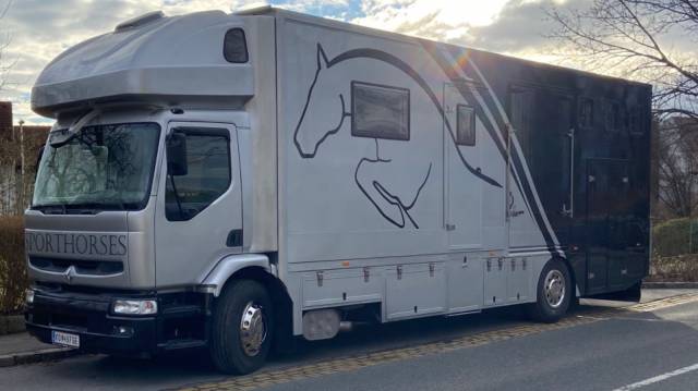 Camión para caballos Renault RENAULT 0 De segunda mano