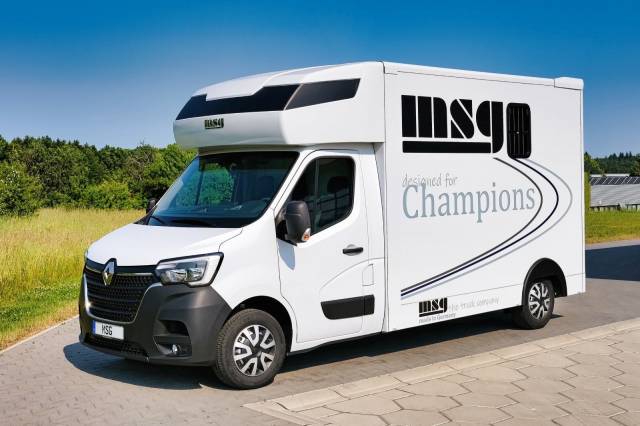 Furgoneta para caballos Renault RENAULT 0 Nuevo