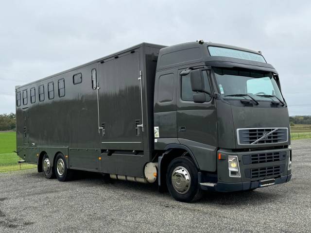 Camión para caballos MTM VOLVO 2006 De segunda mano
