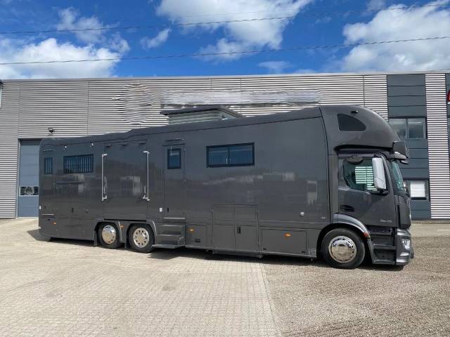 Camión para caballos Mercedes MERCEDES-BENZ 0 De segunda mano
